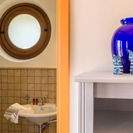 Battiato . N Pool Вилла